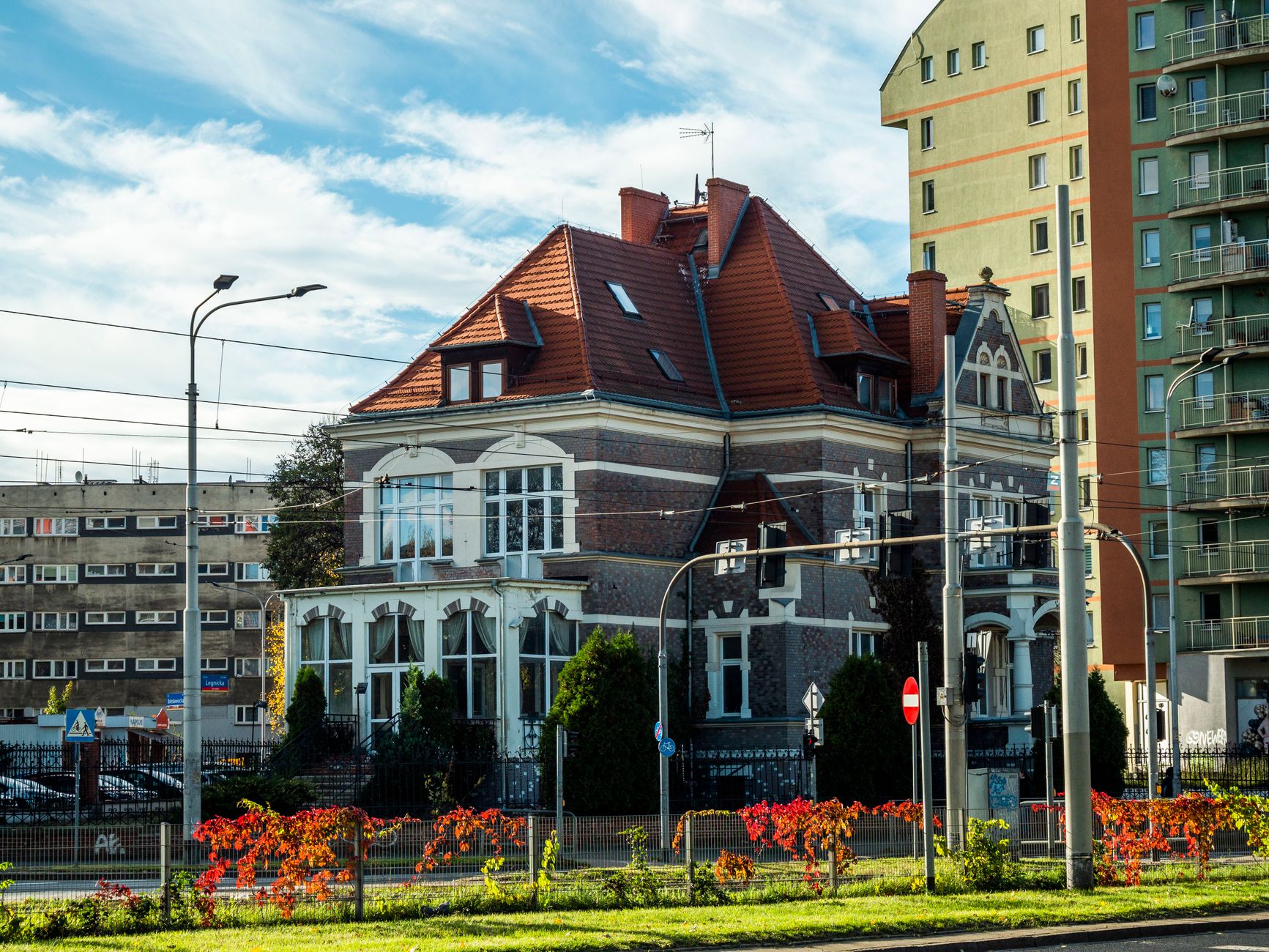 Jak wybrać i rozliczać inwestora zastępczego przy projektach komercyjnych: ryczałt vs. success fee vs. stawka mieszana (z przykładami zapisów umownych)