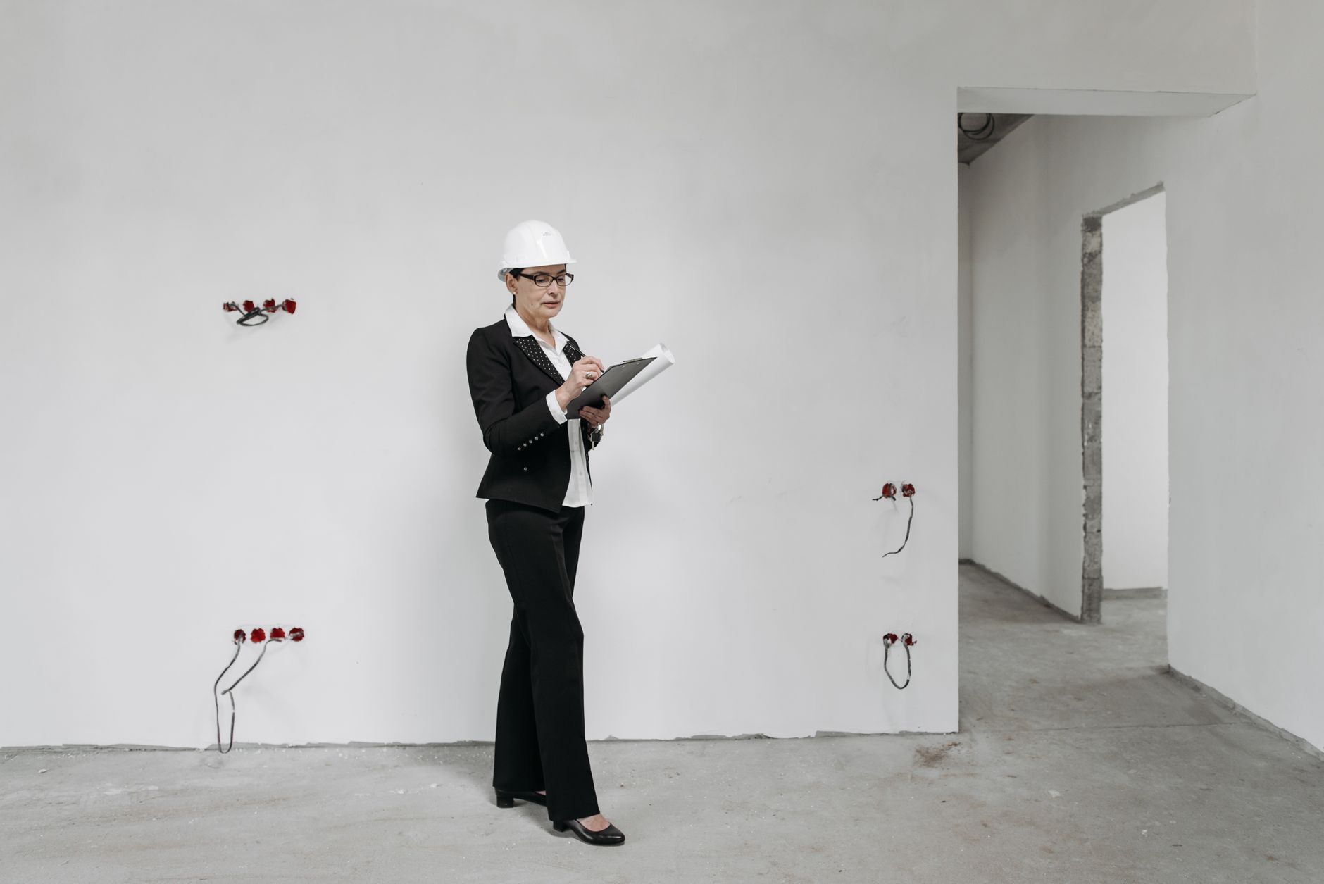 Jak wybrać i skontrolować wykonawcę instalacji inteligentnego domu (KNX) w willi premium: checklist dla inwestora zdalnego